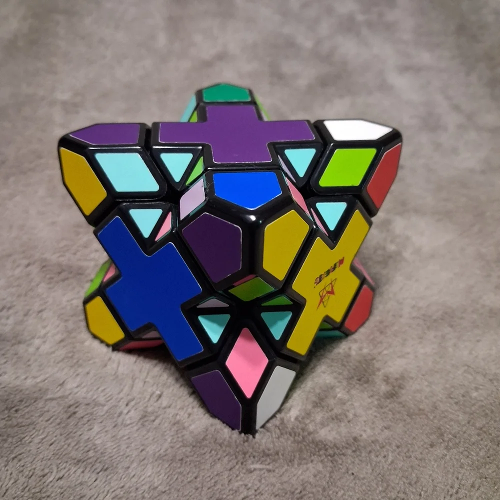 Meffert's Skewb Xtreme - The Original 10-Sided Diamond Brainteaser Puzzle